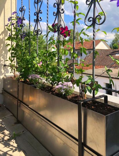 Massgefertigte Blumentöpfe/-tröge nach Ihren Wünschen erhältlich in: